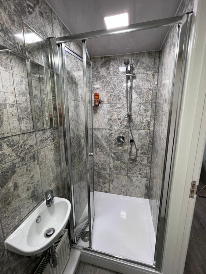 Studio In Private House Near Central Milton Keynes Apartment Exterior foto